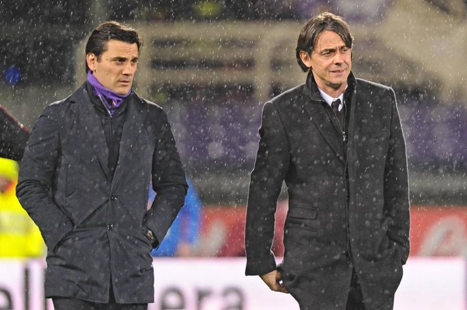 Montella e Inzaghi entrano in campo sotto la pioggia battente. Ansa